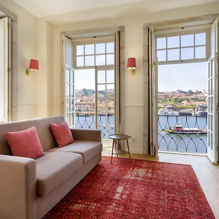 - River Front Apartment *